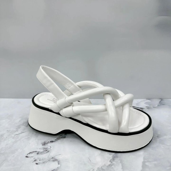 Стильные сандалии