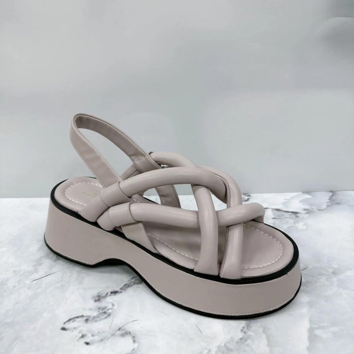 Стильные сандалии