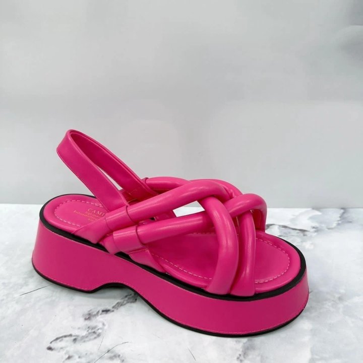 Стильные сандалии