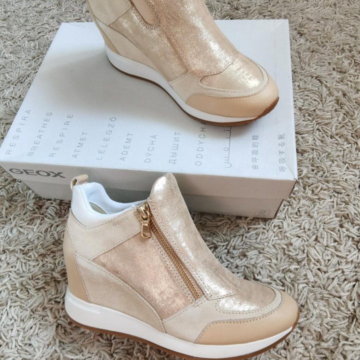 Кроссовки на платформе