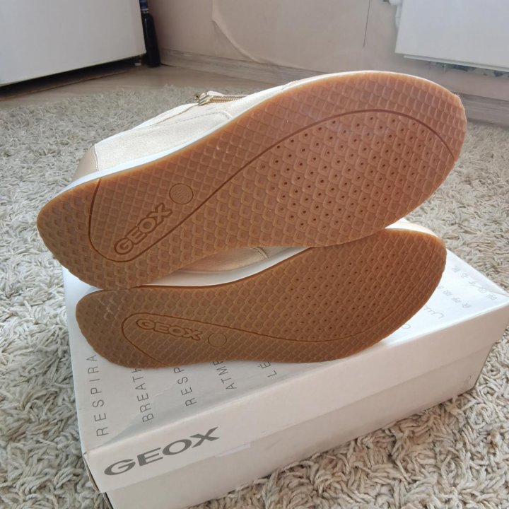 Кроссовки на платформе