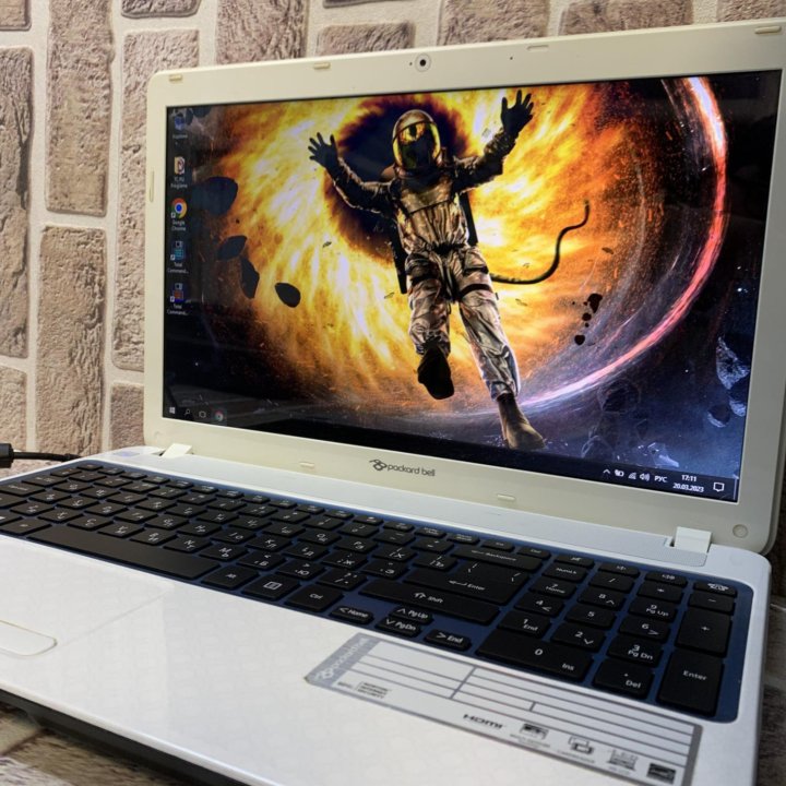 Красивый игровой Packard bell i5 4 видео 8 озу Ssd