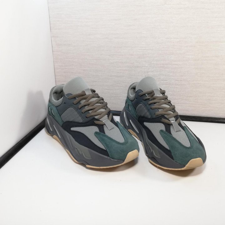 Кроссовки Adidas yeezy boost 700