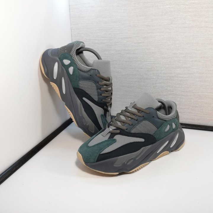 Кроссовки Adidas yeezy boost 700