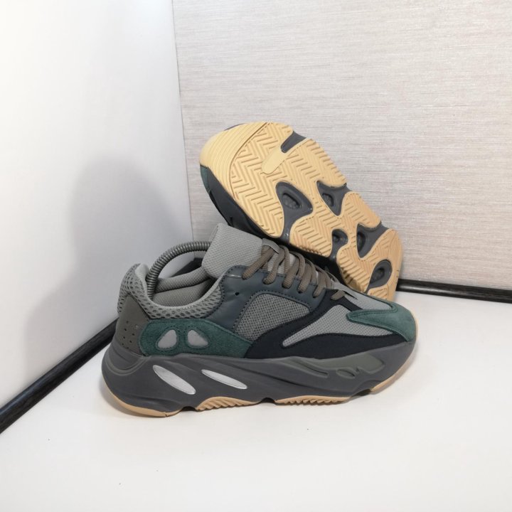 Кроссовки Adidas yeezy boost 700