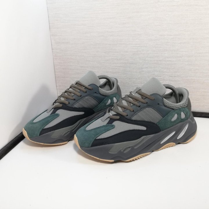 Кроссовки Adidas yeezy boost 700