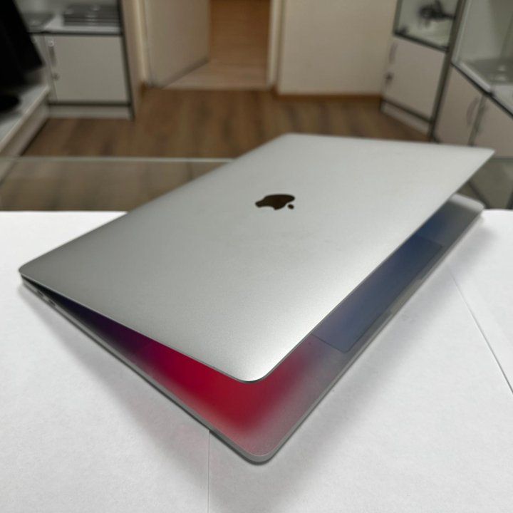 Macbook pro 15 2017 i7 3.1 16/500 Touch Bar П-662