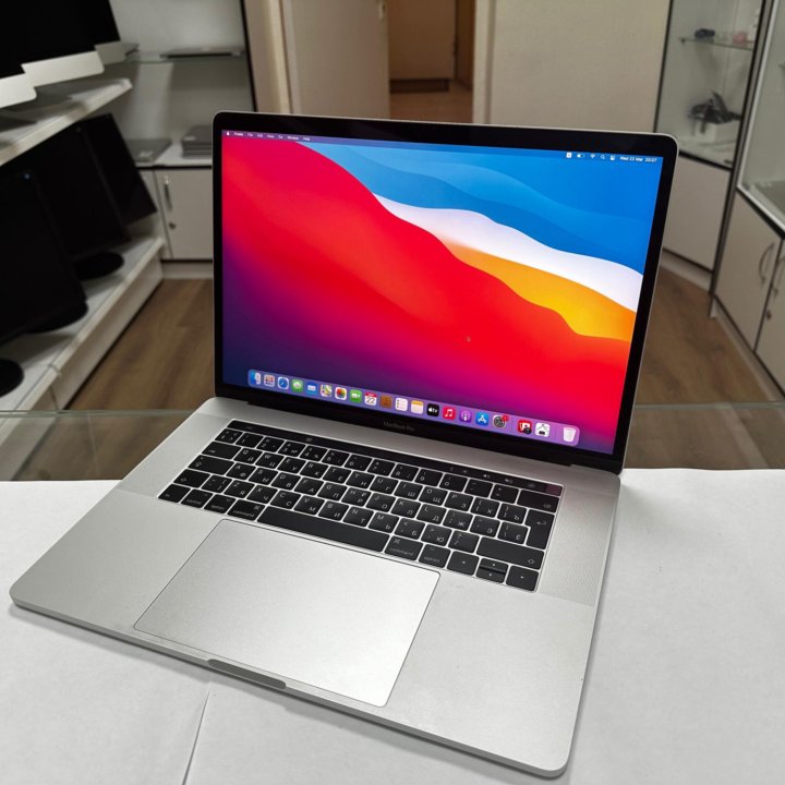 Macbook pro 15 2017 i7 3.1 16/500 Touch Bar П-662