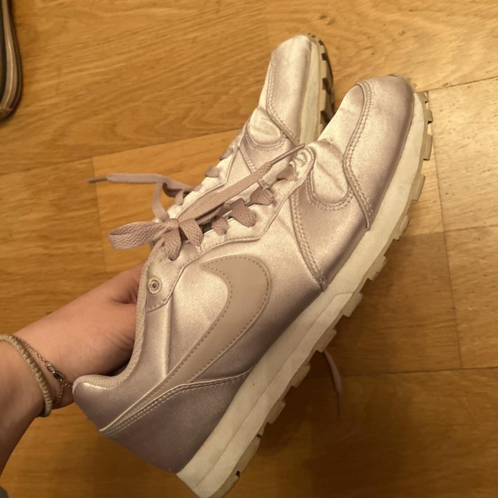 Кроссовки Nike