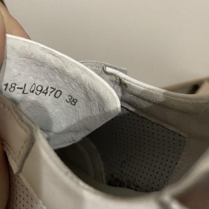 Кроссовки BERTEN