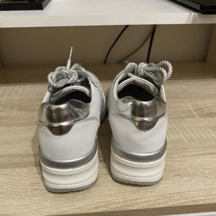 Кроссовки BERTEN