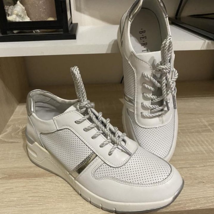 Кроссовки BERTEN