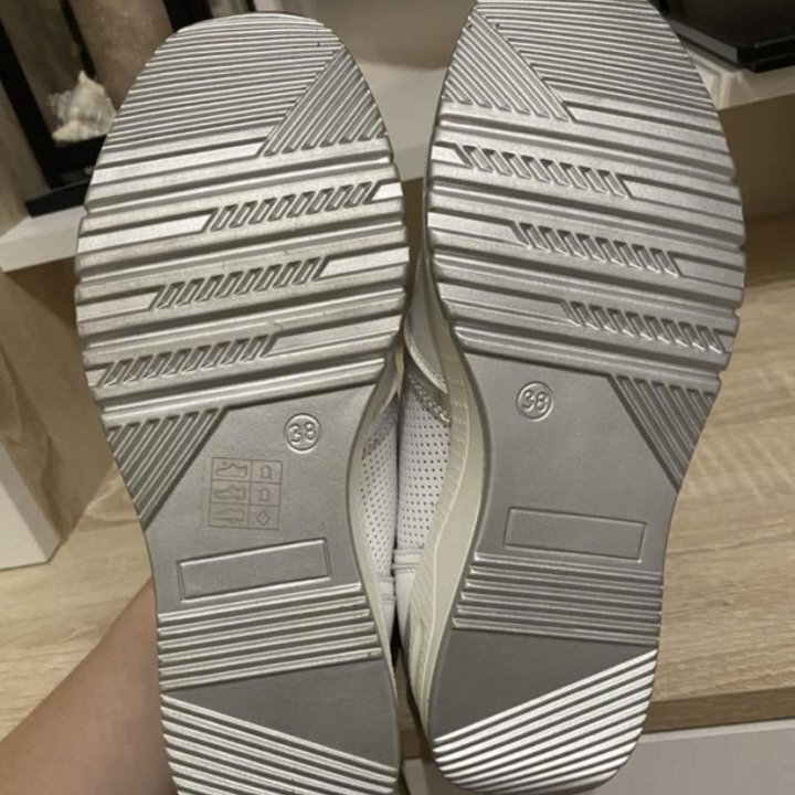 Кроссовки BERTEN