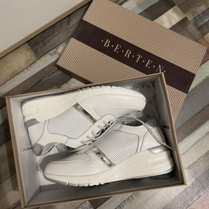 Кроссовки BERTEN