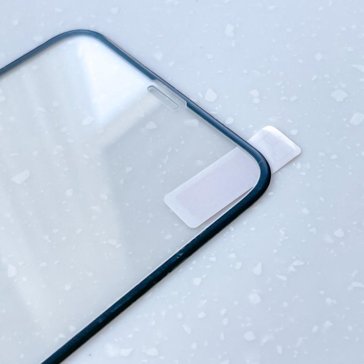 Защитное стекло на iPhone X XS