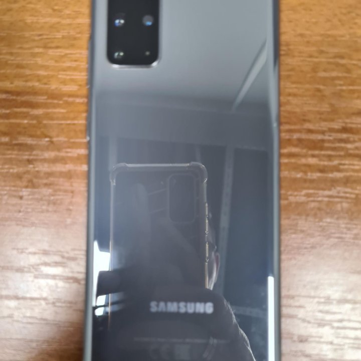 Смартфон Samsung Galaxy S20 Plus