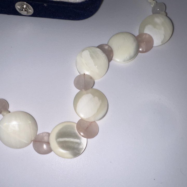 Мини ожерелье бусы баламут таблетки розовый кварц