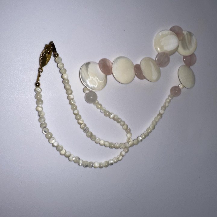 Мини ожерелье бусы баламут таблетки розовый кварц