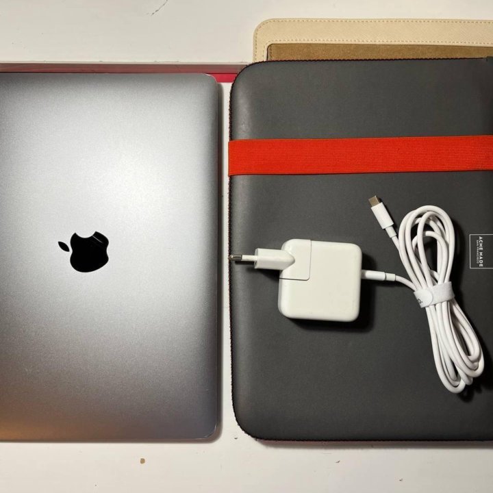 MacBook 12' 2016 Space Gray RAM 8 гб SSD 256 гб