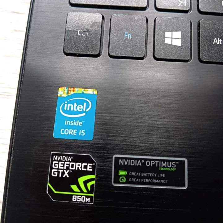 Acer 573g intel i5, 12 RAM, GTX 850m, 250 SSD