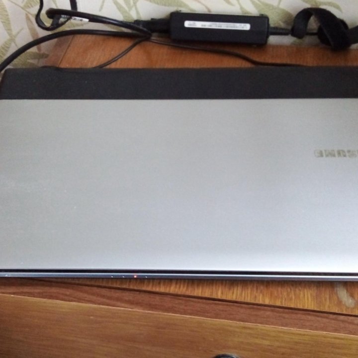 Ноутбук samsung np300e5z