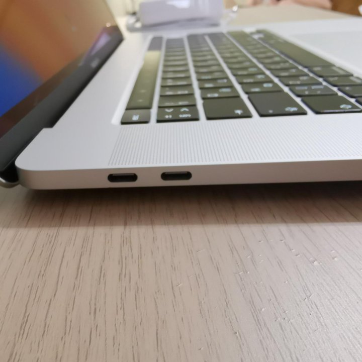 Apple MacBook Pro 16 2019 серебристый (MVVM2RU/A)