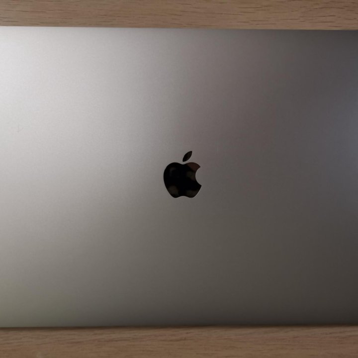 Apple MacBook Pro 16 2019 серебристый (MVVM2RU/A)