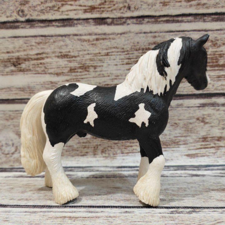 Schleich фигурки лошадей пегой масти