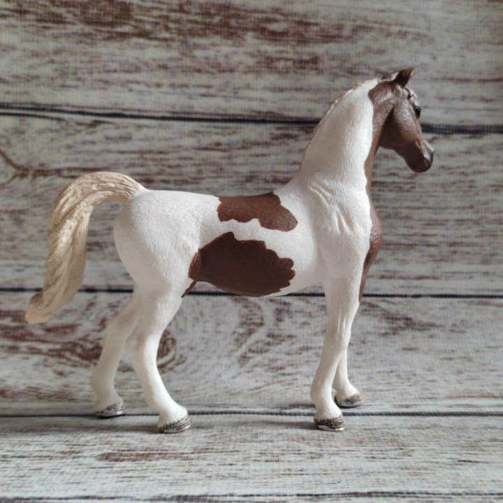 Schleich фигурки лошадей пегой масти