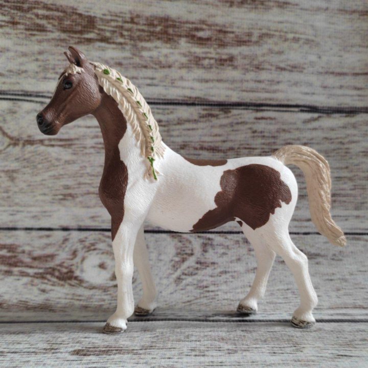 Schleich фигурки лошадей пегой масти