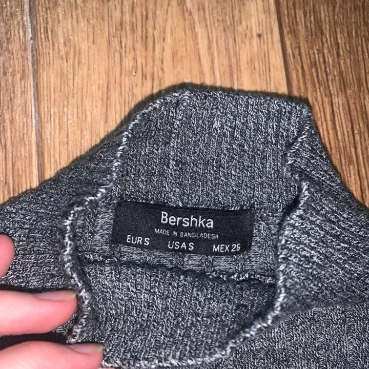 Водолазка Bershka