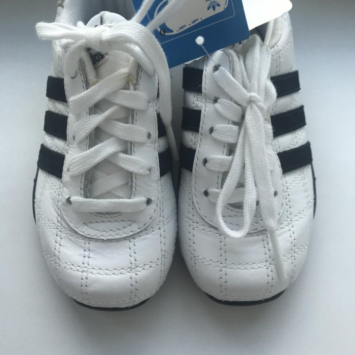 Новые кроссовки Adidas 23 размера