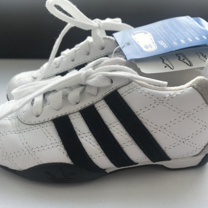 Новые кроссовки Adidas 23 размера