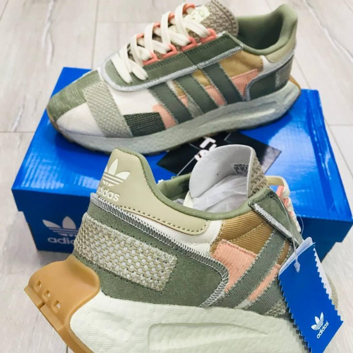 Кроссовки Adidas Retropy e5