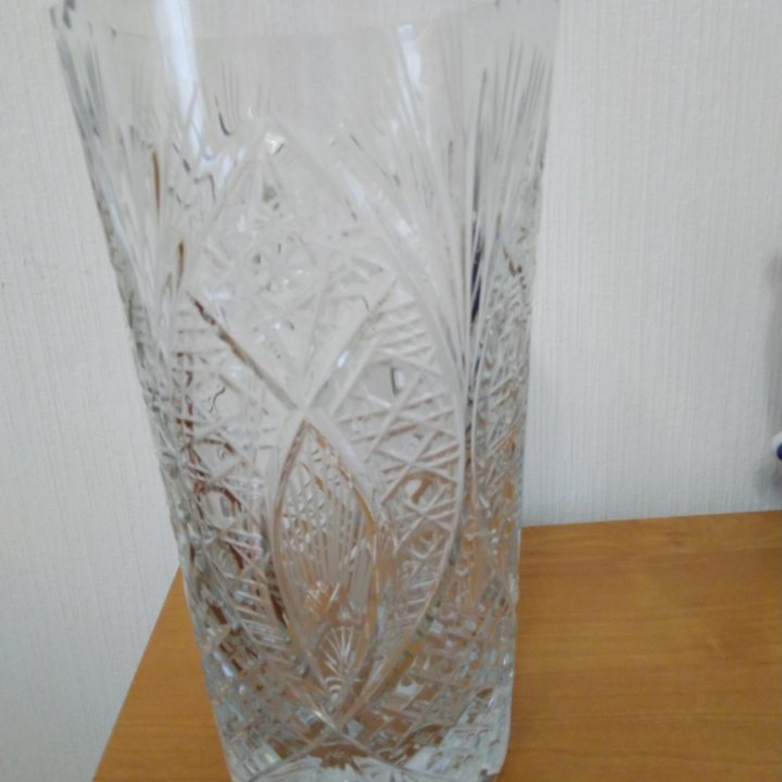 Хрустальная ваза