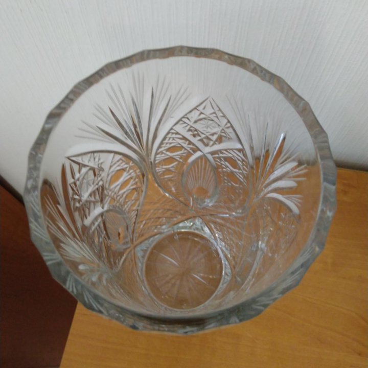 Хрустальная ваза