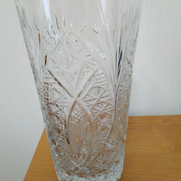 Хрустальная ваза