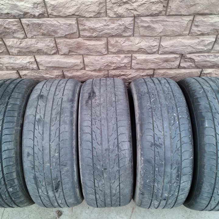 Продам летние шины 215/55 r17