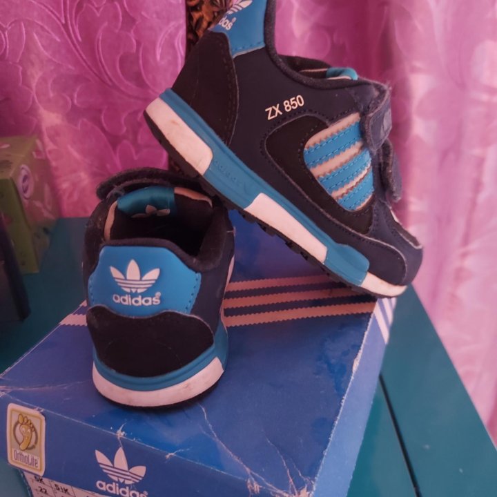 Красовки Adidas 22р