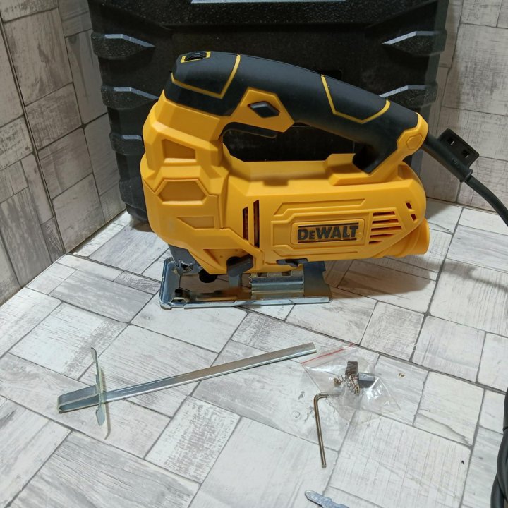 Лобзик dewalt 1180w