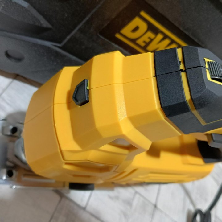 Лобзик dewalt 1180w