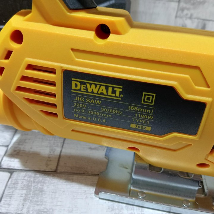 Лобзик dewalt 1180w