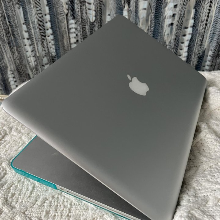 MacBook Pro 15-дюймов