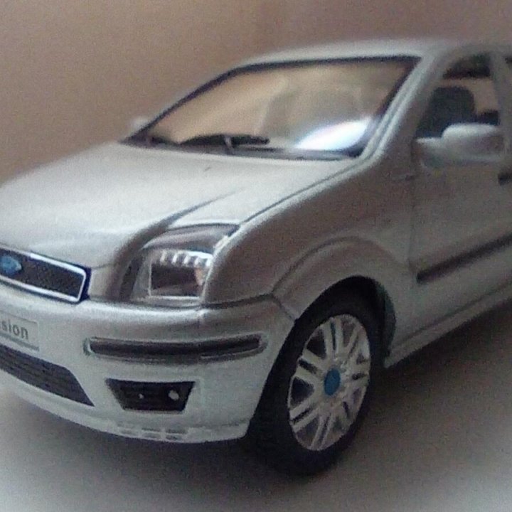 Машинка Ford Fusion 2003