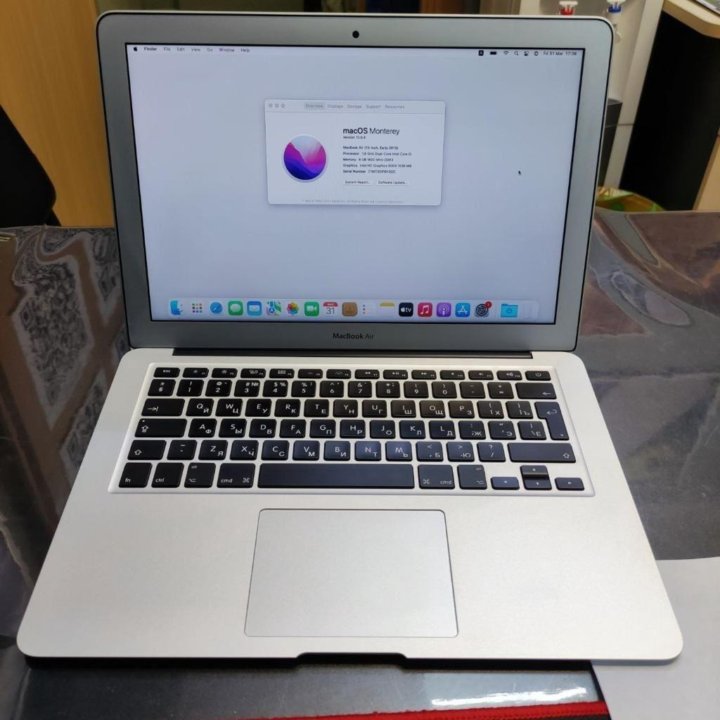 MacBook Air 13 2015, 8gb ram , CORE I5 2.6ghz /8/1