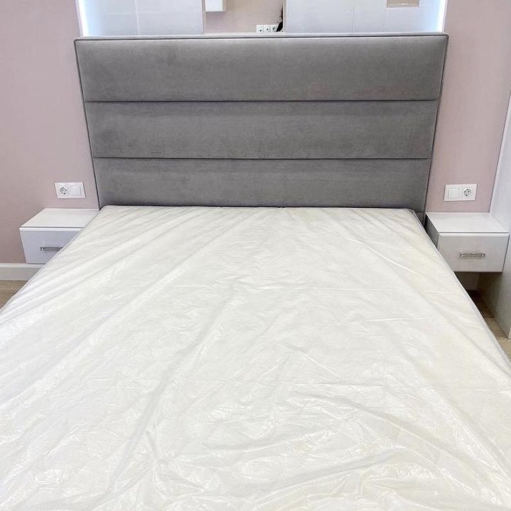 Кровать с матрасом Новая