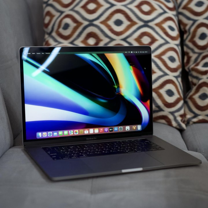 Отличный MacBook Pro 15 2018 512GB