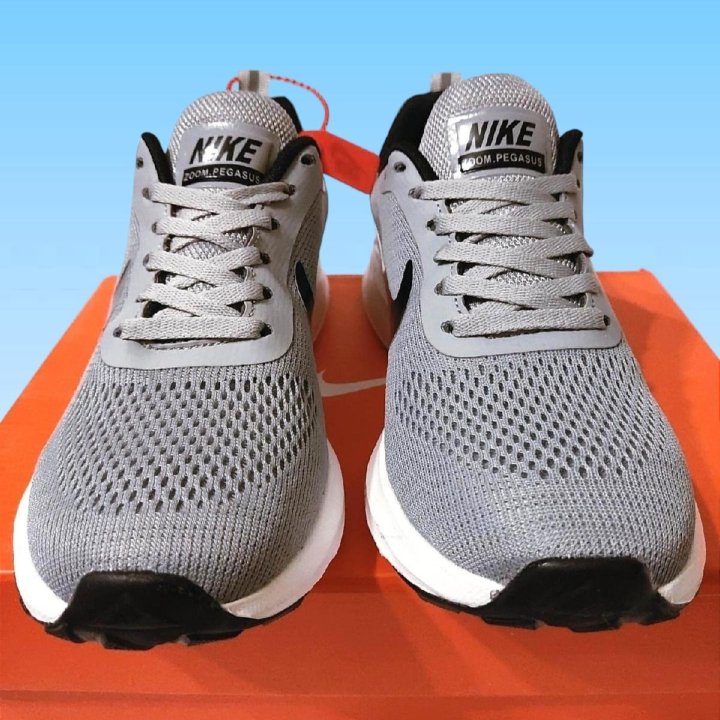 Кроссовки Nike, новые. Размеры 42, 45.