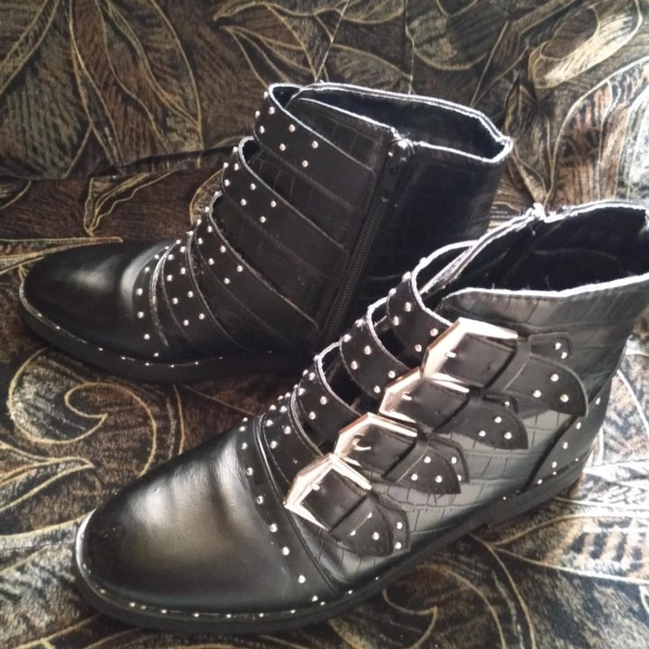 СТИЛЬНЫЕ БОТИНКИ.