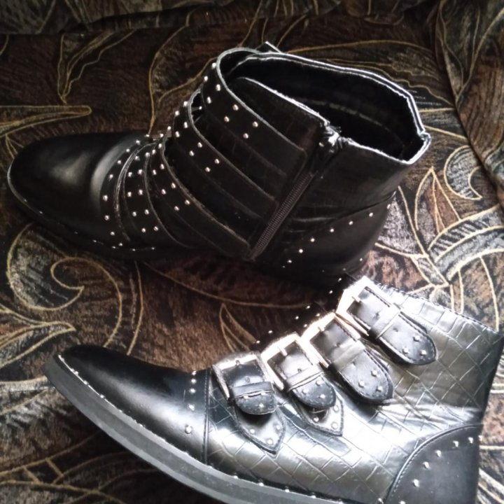 СТИЛЬНЫЕ БОТИНКИ.